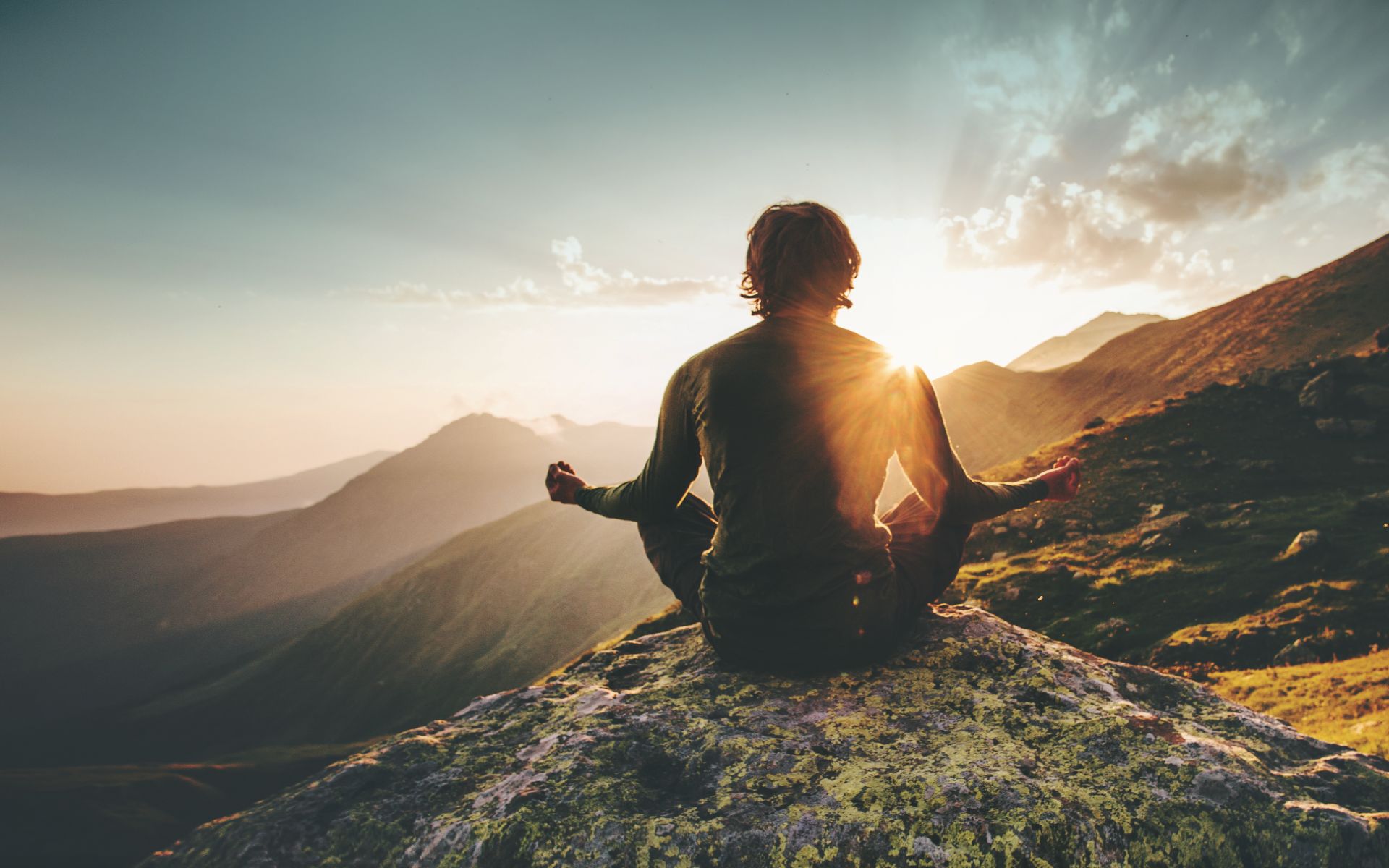 Как настроиться на гадание: медитации и энергетические упражнения